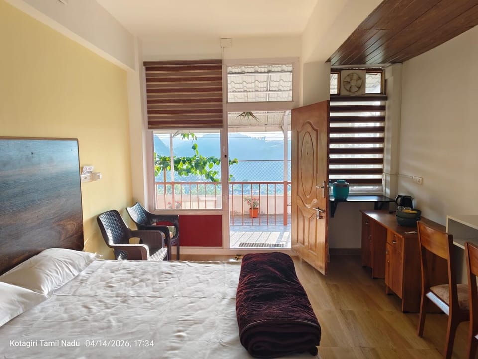 May Fair Vista Home - Luxury Villa - Huge Lawn - Scenic Views - Free Parking Vacation rental in Tamil Nadu