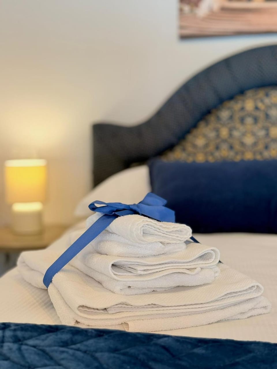 Bed, Bedroom, towels