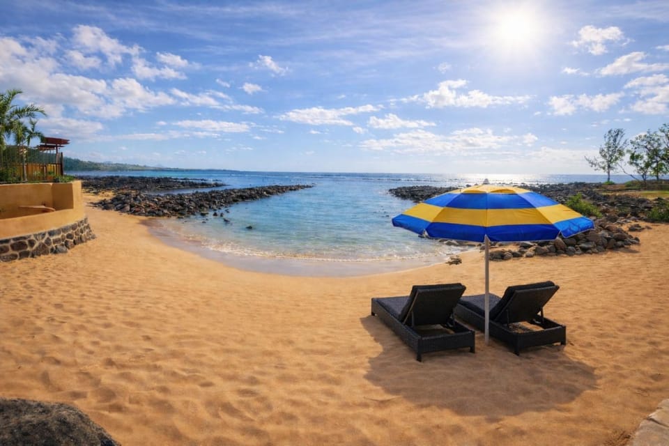 Tia Beach House - Beachfront Villa, Pool & Hammam House in Rivière Noire District, Mauritius