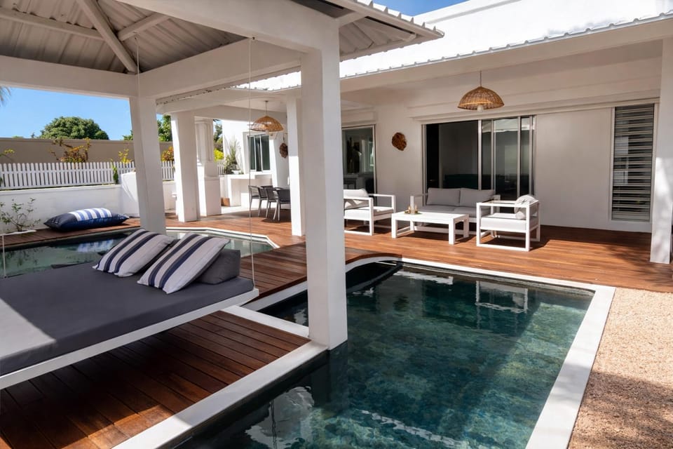 Tia Beach House - Beachfront Villa, Pool & Hammam House in Rivière Noire District, Mauritius