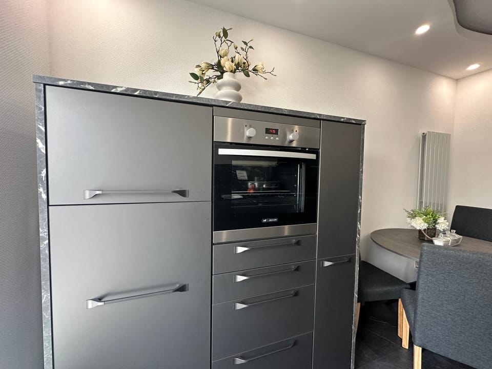 oven, kitchen