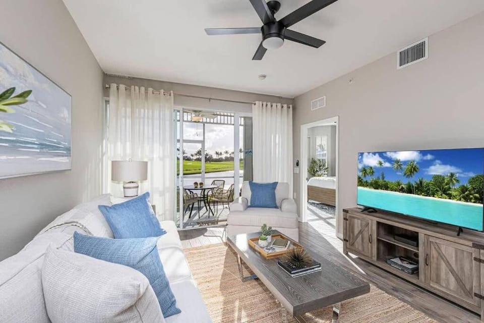 Living room, Seating area, Evening entertainment