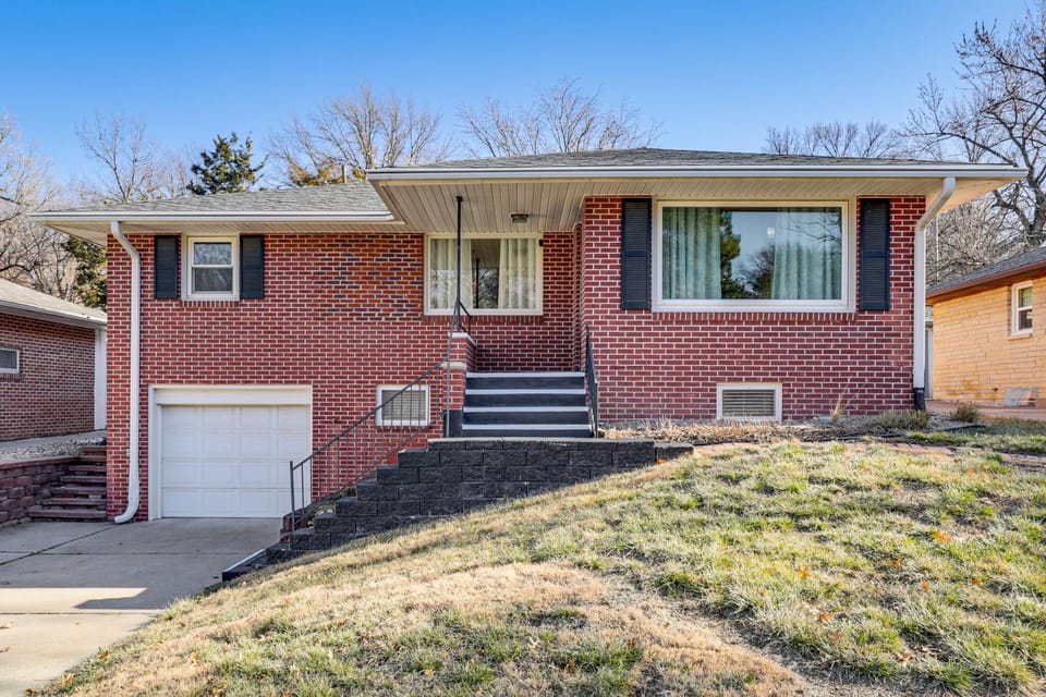 Fox Run Bungalow w/ Patio & Yard in Lincoln! House in Lincoln