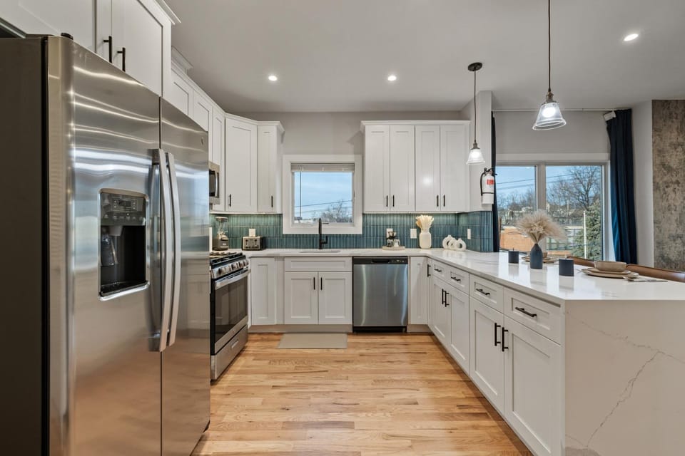 Kitchen or kitchenette, dishwasher