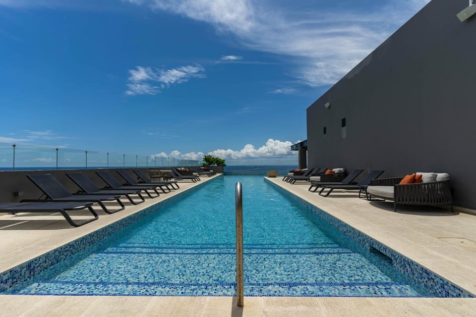 Swimming pool, sunbed