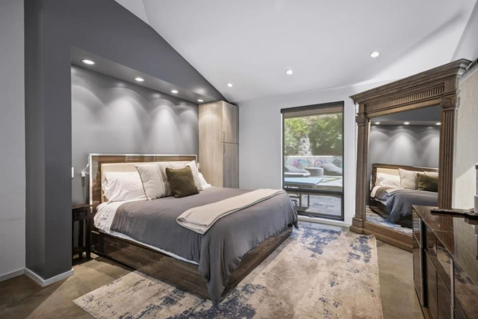 Cozy Oasis in Oakley with Basketball court pool House in Studio City