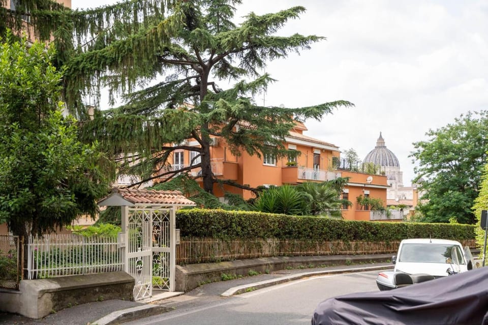 Vatican City Historic Center -Luxury Flat with Garden and Private Parking Apartment in Rome