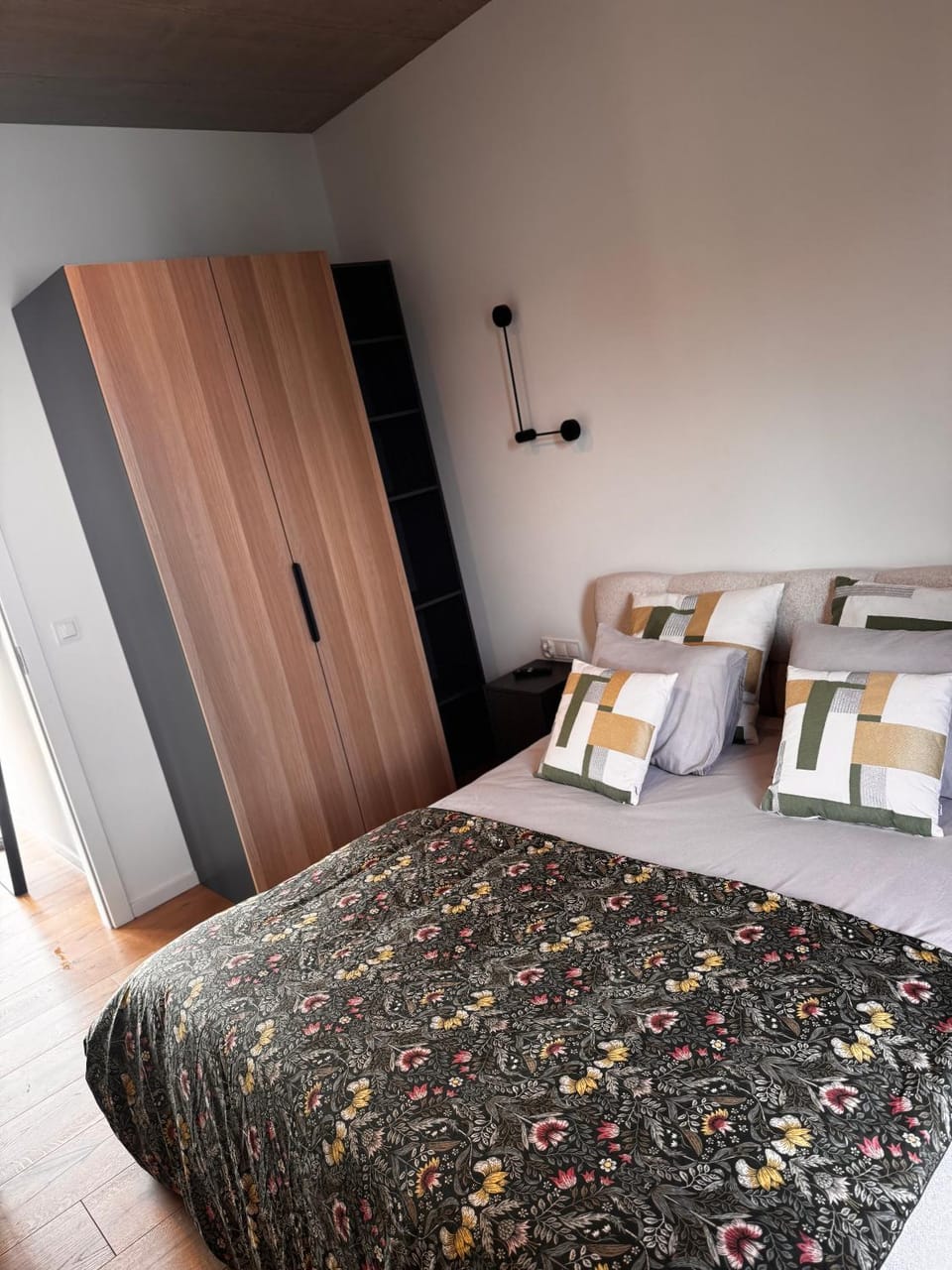 Bed, Photo of the whole room, Bedroom, wardrobe
