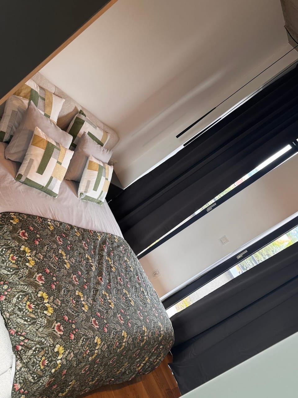 Bed, Photo of the whole room, Seating area, Bedroom