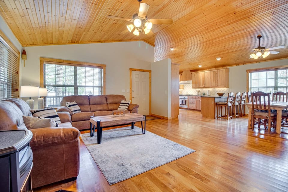 Norfork Lake Access Cabin with Deck and Water View! Cabin in Norfork Lake