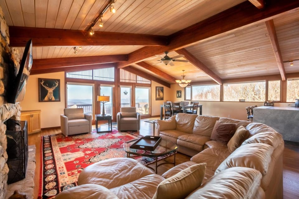 Pinnacle Ridge Sunrise Sunsets House in Beech Mountain