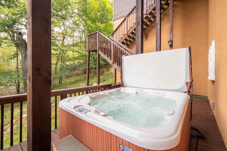Pinnacle Ridge Sunrise Sunsets House in Beech Mountain
