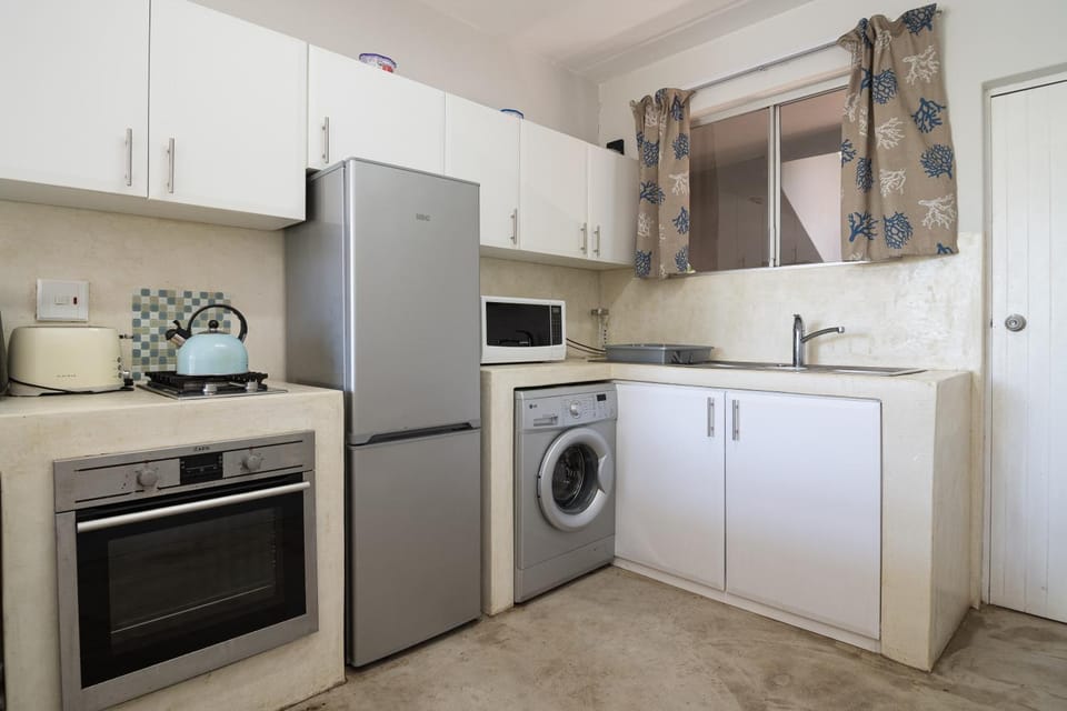 Kitchen or kitchenette, washing machine