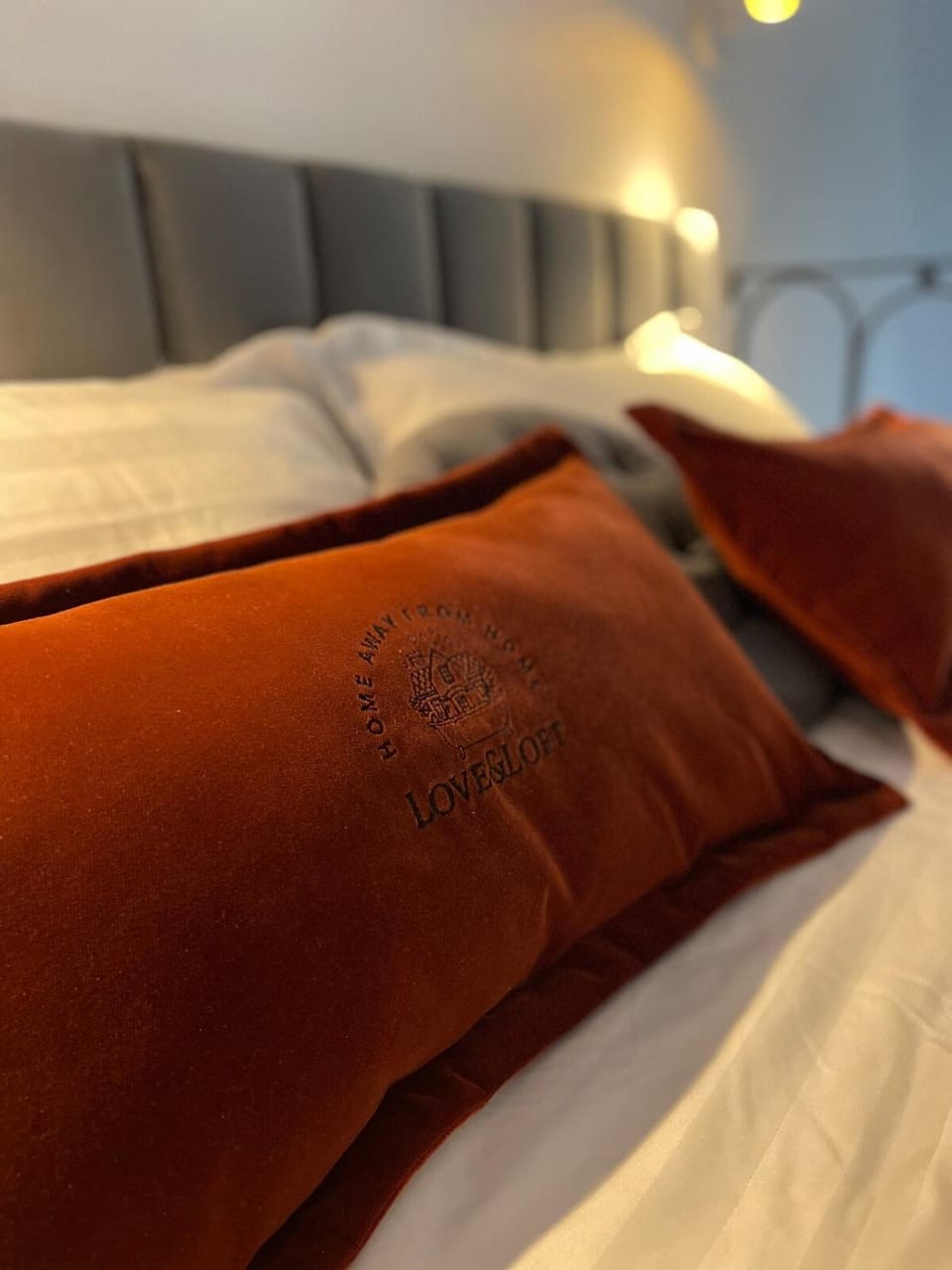 Bed, Logo/Certificate/Sign