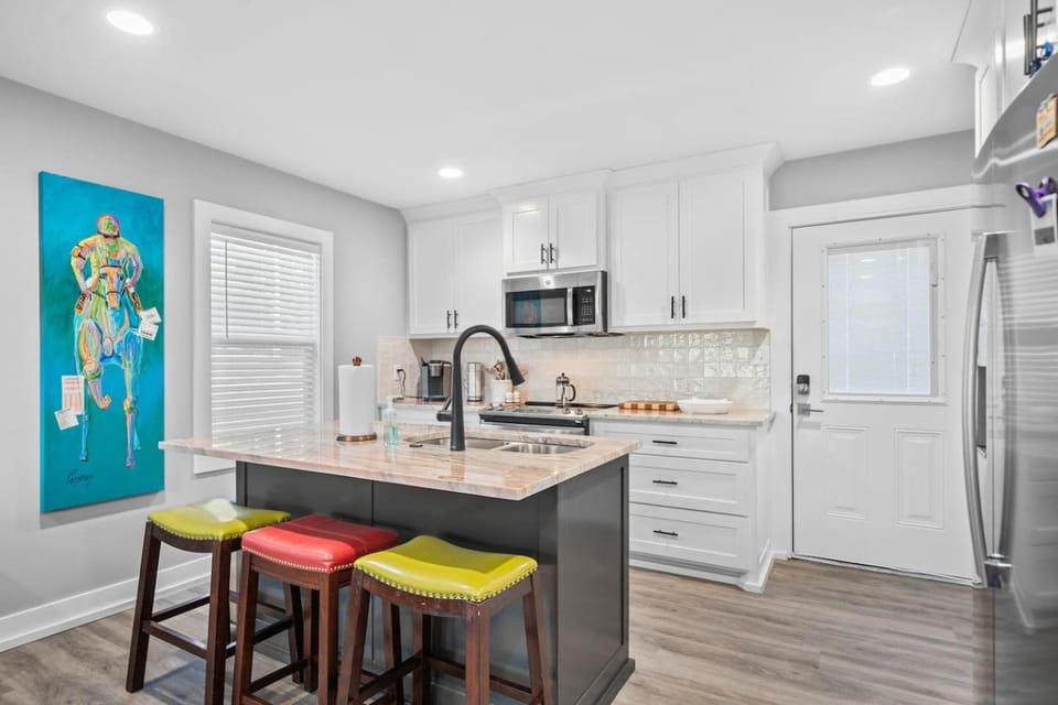 Kitchen or kitchenette, Dining area, pet friendly