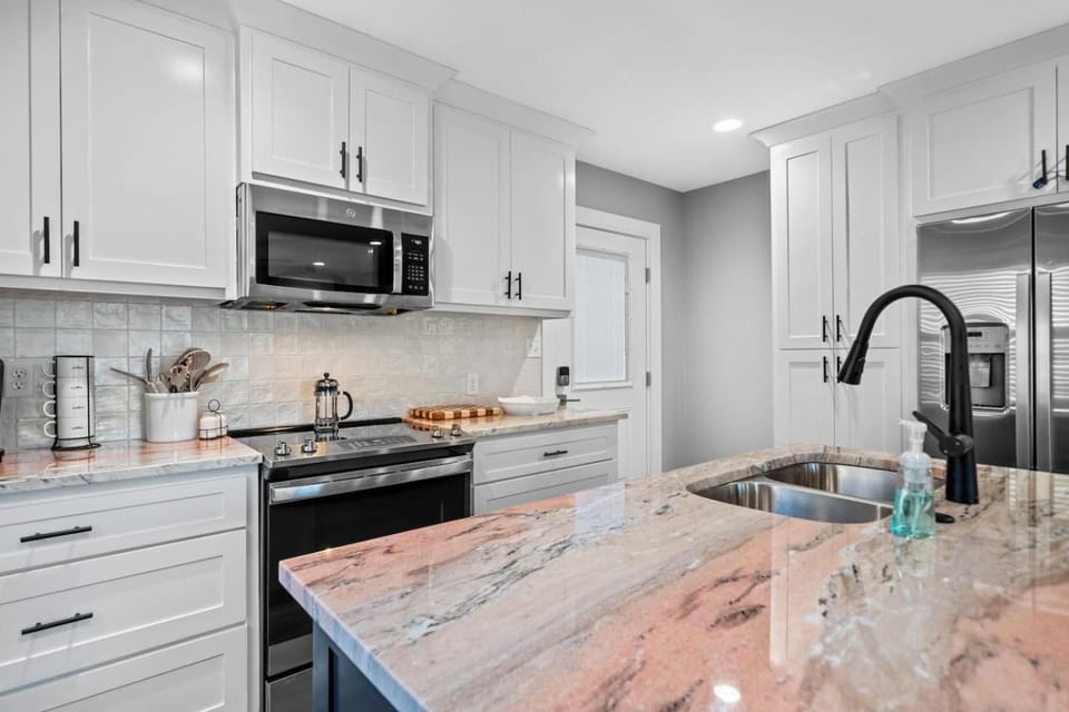 Kitchen or kitchenette, pet friendly, stove