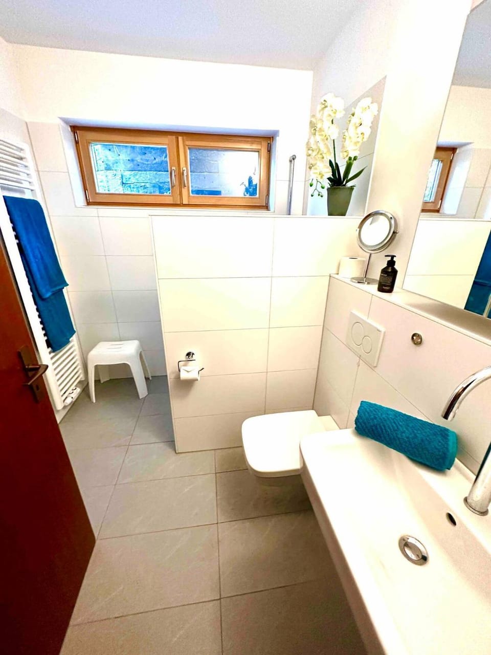 Shower, Toilet, Bathroom, towels