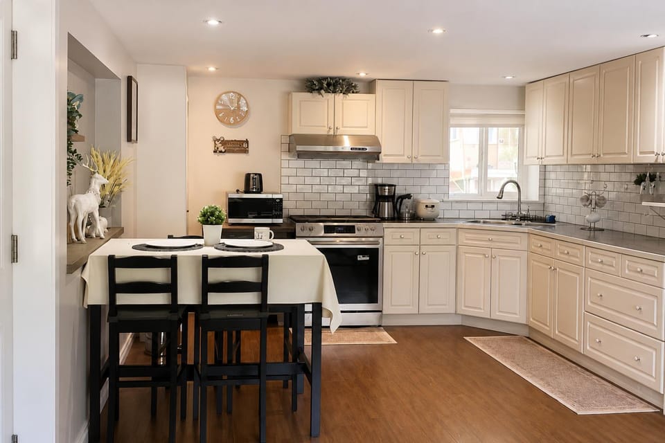 Cozy Coastal Retreat Close to Beach Park Villa in Port Moody