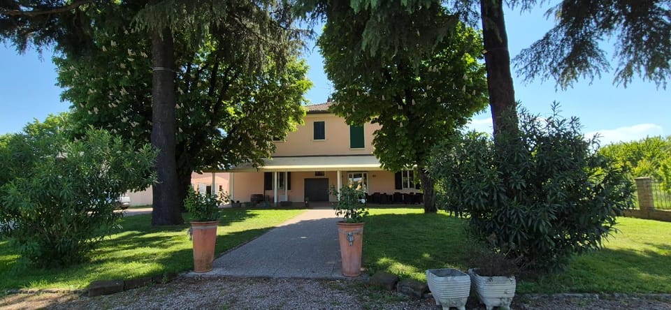 Locanda Corte Roveri Bed and Breakfast in Bologna