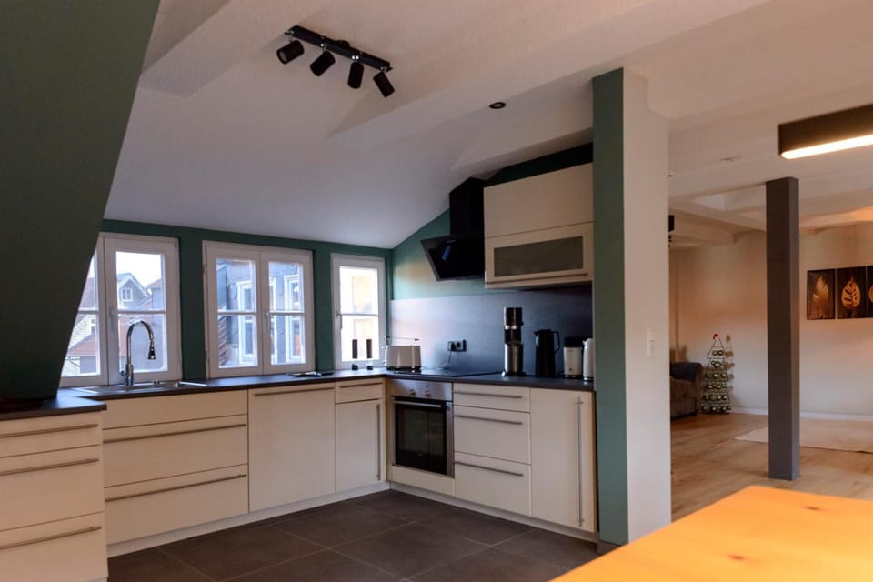 Coffee/tea facilities, Kitchen or kitchenette, dishwasher, microwave, oven, stove, towels, washing machine