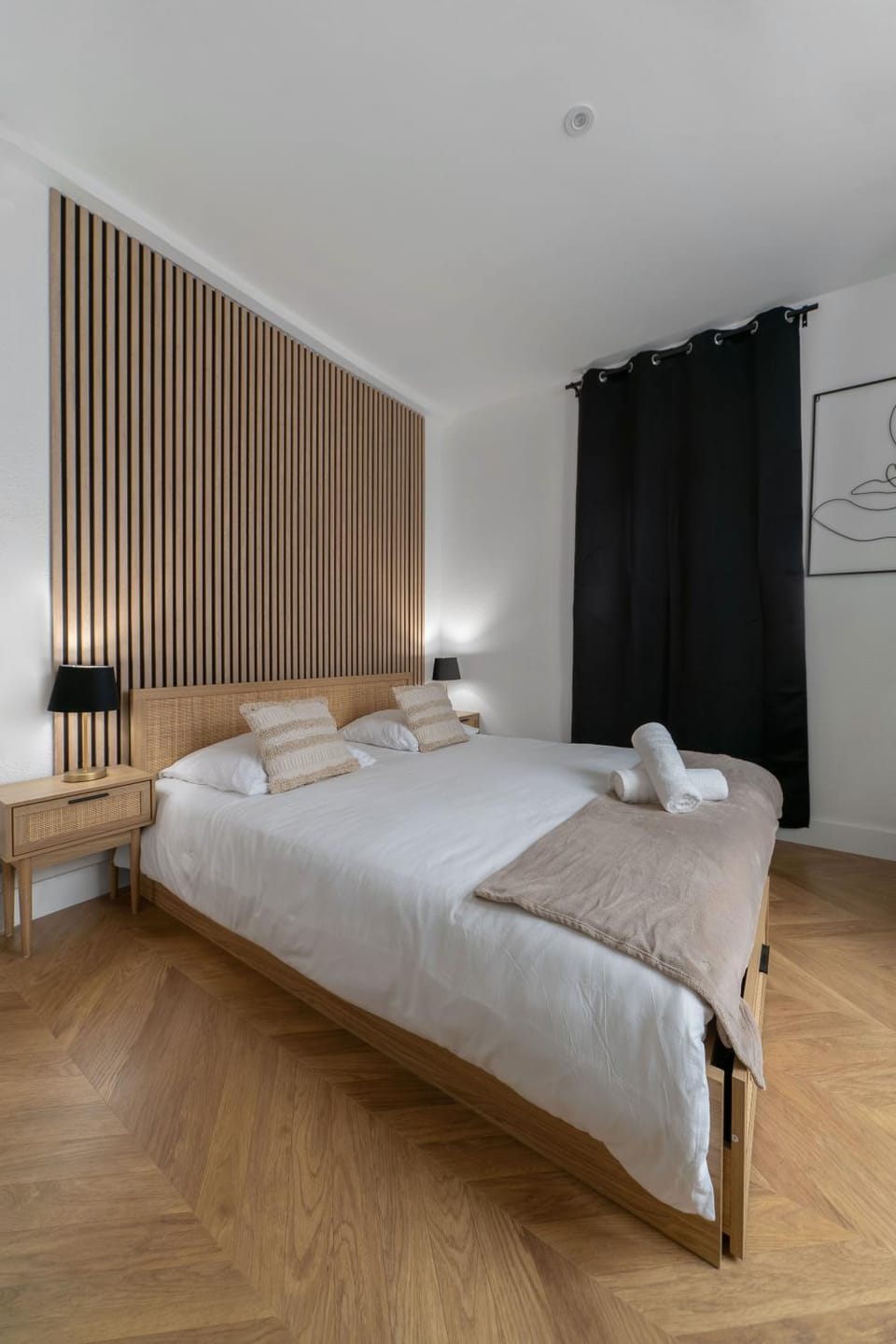 Bed, Photo of the whole room, Bedroom