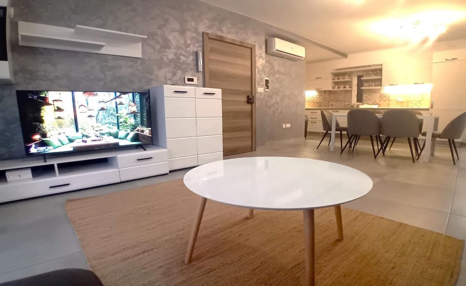 Living room, Dining area, kitchen