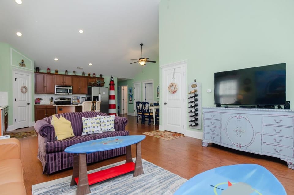 Salt Air Cottage by Bryant Real Estate House in Carolina Beach