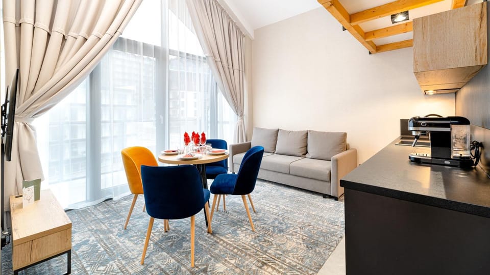 Coffee/tea facilities, Kitchen or kitchenette, Living room, Dining area