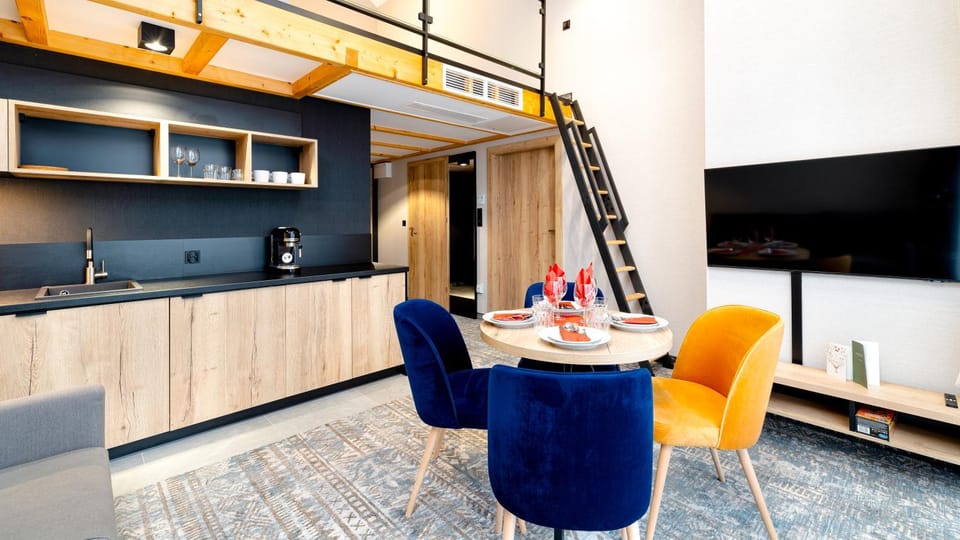 TV and multimedia, Living room, Dining area, oven