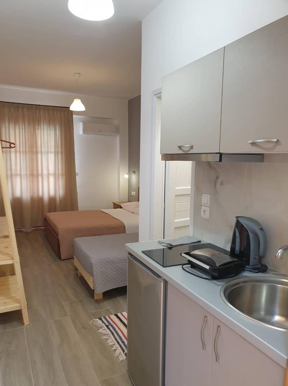Bedroom, kitchen