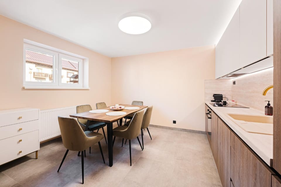 Kitchen or kitchenette, Dining area, kitchen