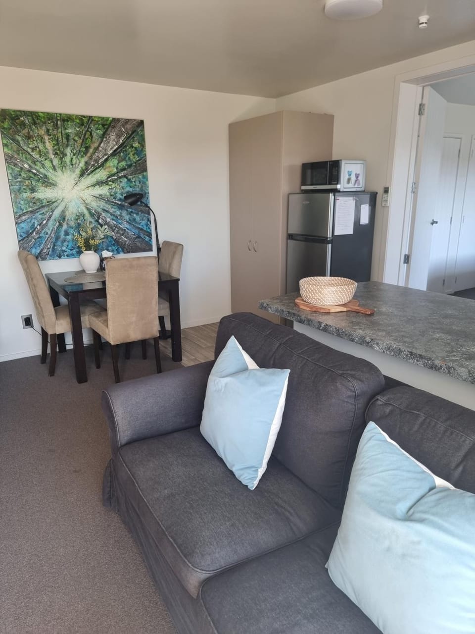 Kitchen or kitchenette, Dining area