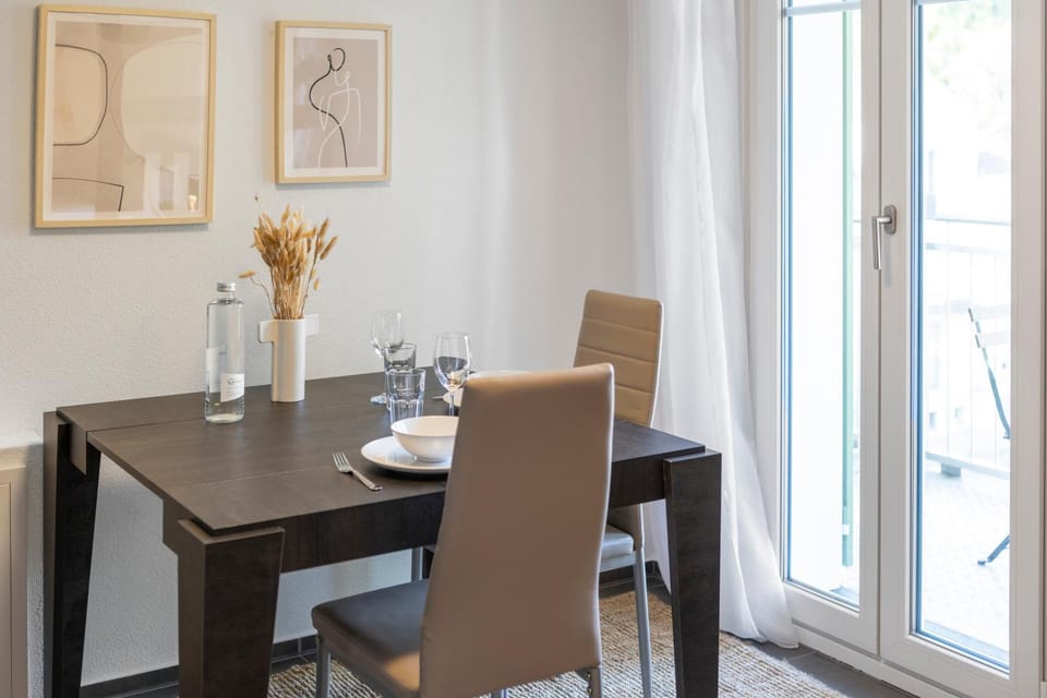 Seating area, Dining area