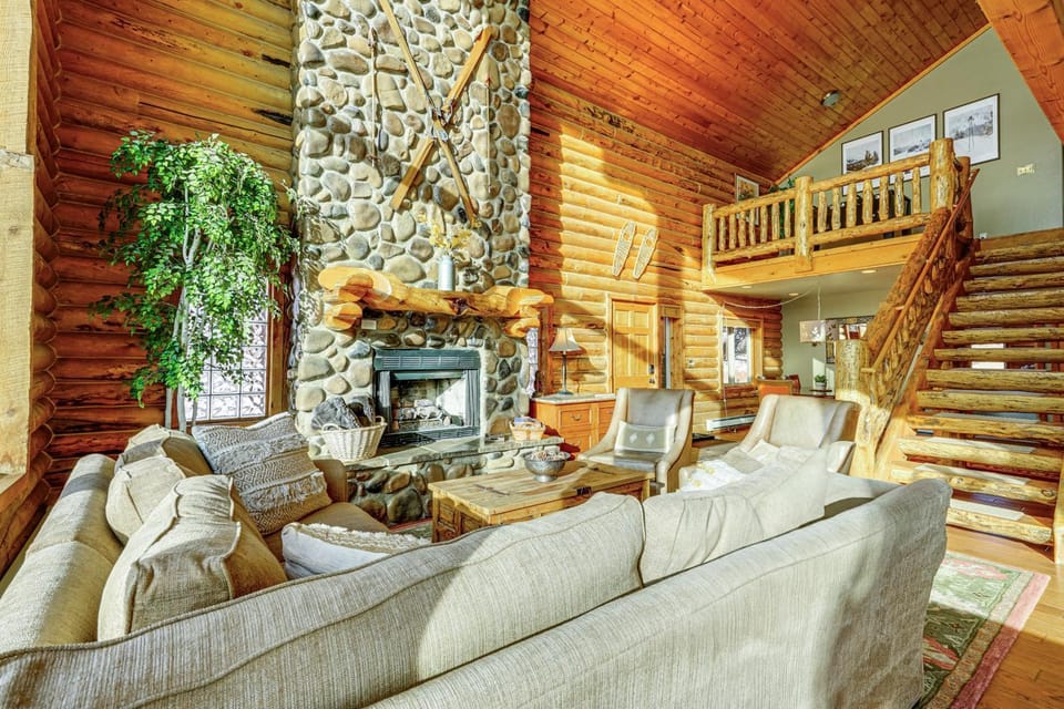 10 Mi to Deer Valley: Mtn-View Gem w/ Game Room House in Utah