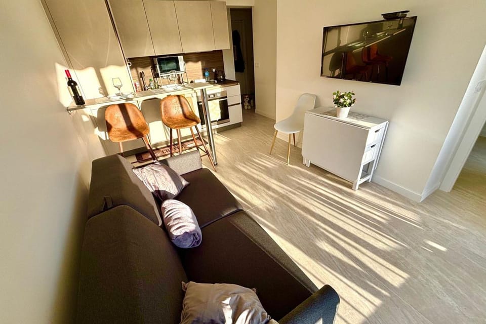 TV and multimedia, Kitchen or kitchenette, Living room