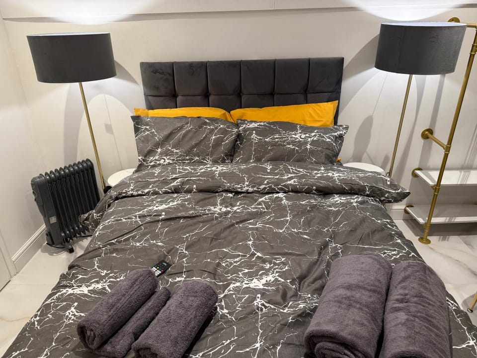 Luxury Studio in Victoria, 7 minutes walk to Victoria Station, Room 4 Vacation rental in City of Westminster