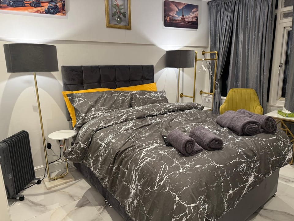 Luxury Studio in Victoria, 7 minutes walk to Victoria Station, Room 4 Vacation rental in City of Westminster
