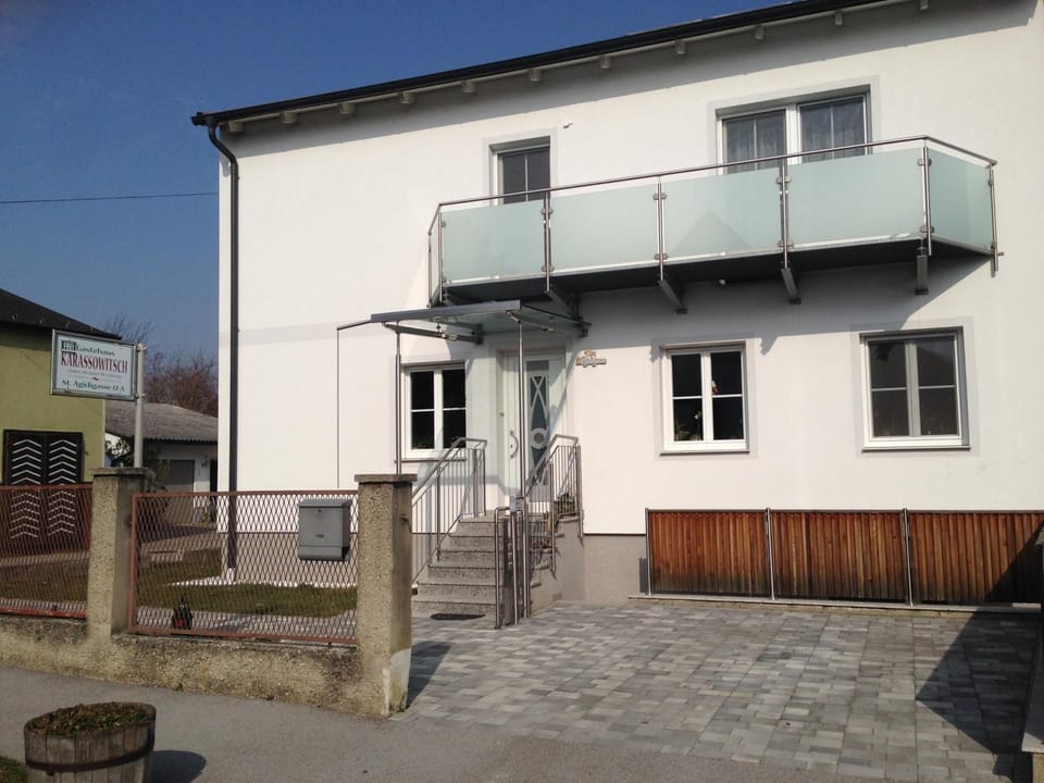 Facade/entrance