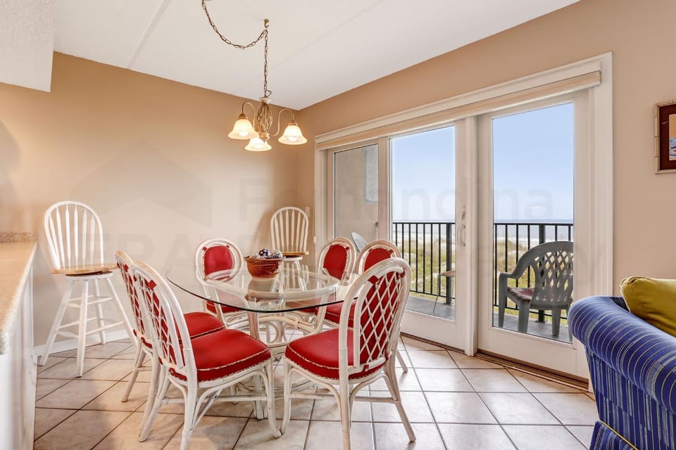 1st Floor, 2 Bed/2 Bath Oceanfront condo sleeps 6. House in Fernandina Beach