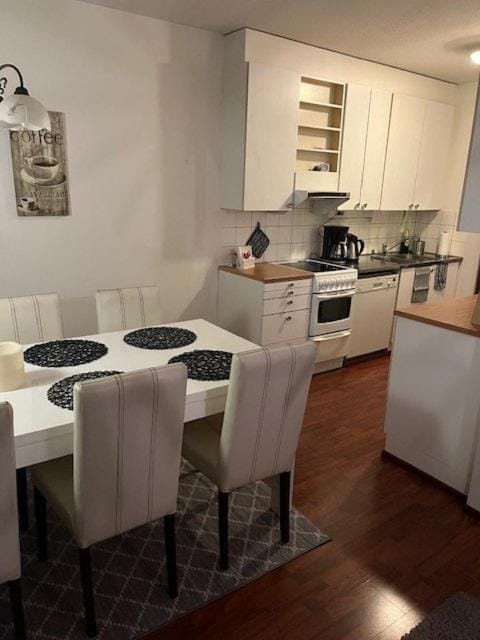 Coffee/tea facilities, Kitchen or kitchenette, Dining area, dishwasher, oven, pet friendly, stove, toaster