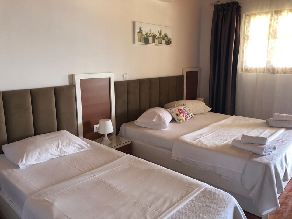 Hotel Riviera Bed and Breakfast in Vlorë County, Albania