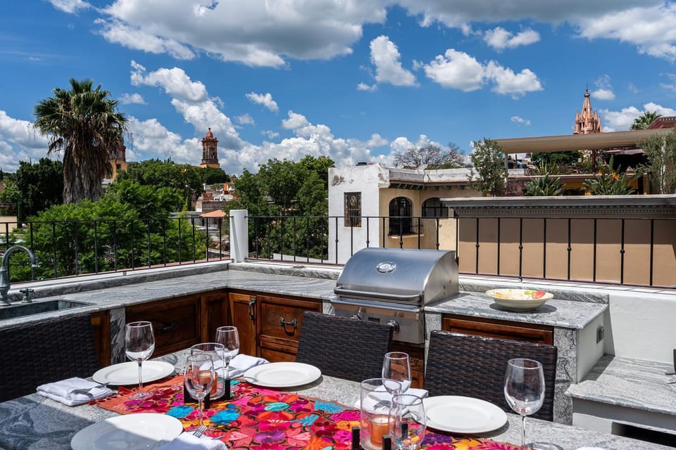 Nearby landmark, BBQ facilities, View (from property/room), Balcony/Terrace, City view, Landmark view