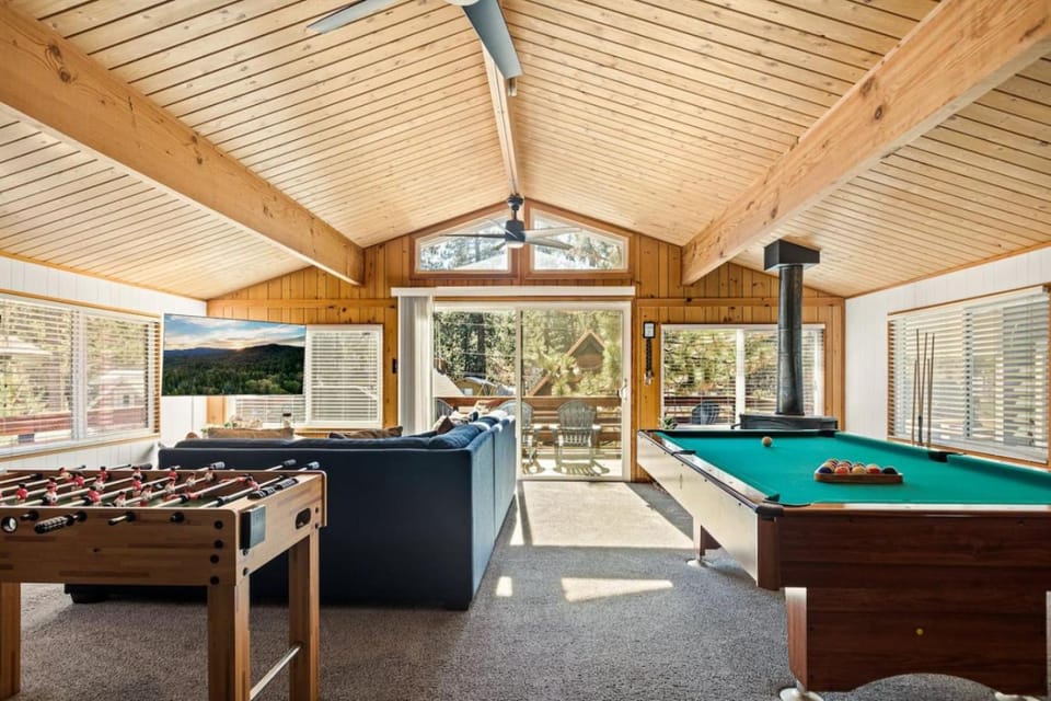 Communal lounge/ TV room, Billiard, Game Room, TV and multimedia