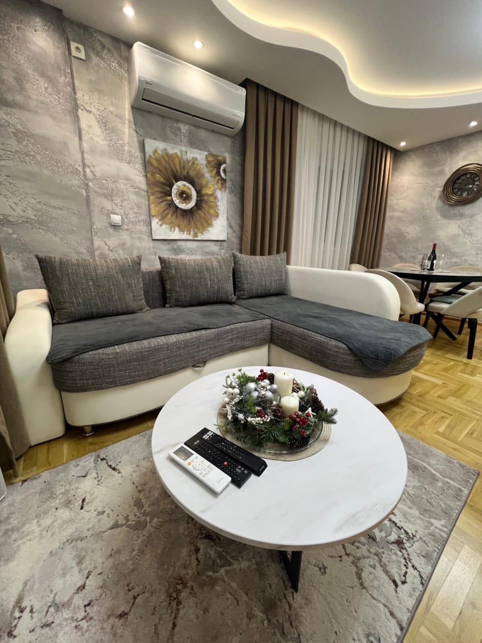 Living room, Seating area