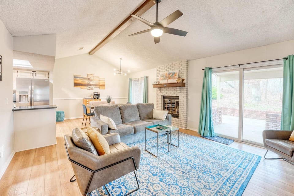 Modern Bentonville Retreat - Sleeps 6 Near Trails House in Bentonville