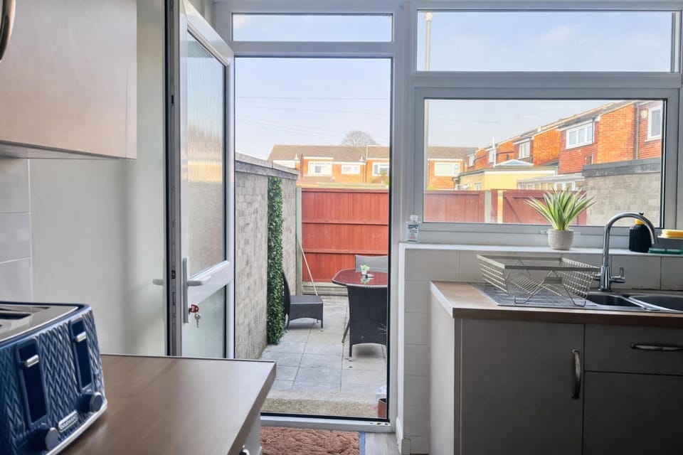 Canterbury Central 9 Bed House - Onsite Parking House in Canterbury