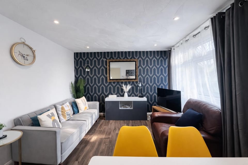 Canterbury Central 9 Bed House - Onsite Parking House in Canterbury