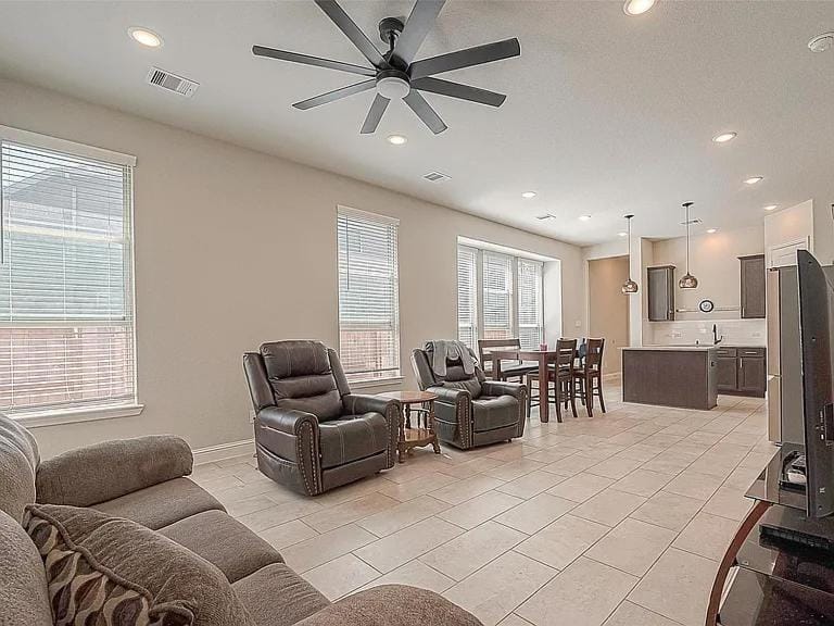 Communal lounge/ TV room