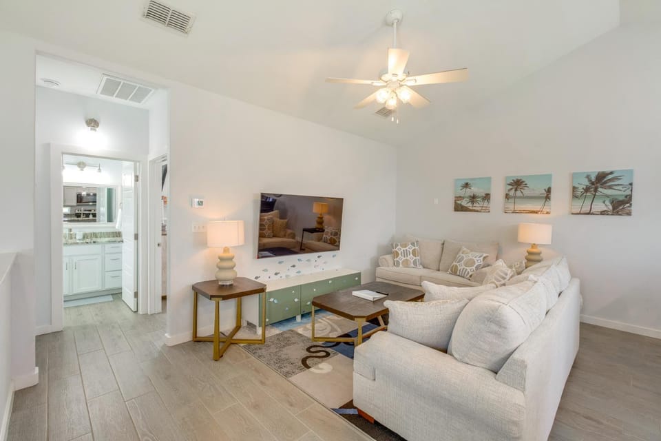 Walk to Whitecap Beach: Corpus Christi Retreat House in North Padre Island