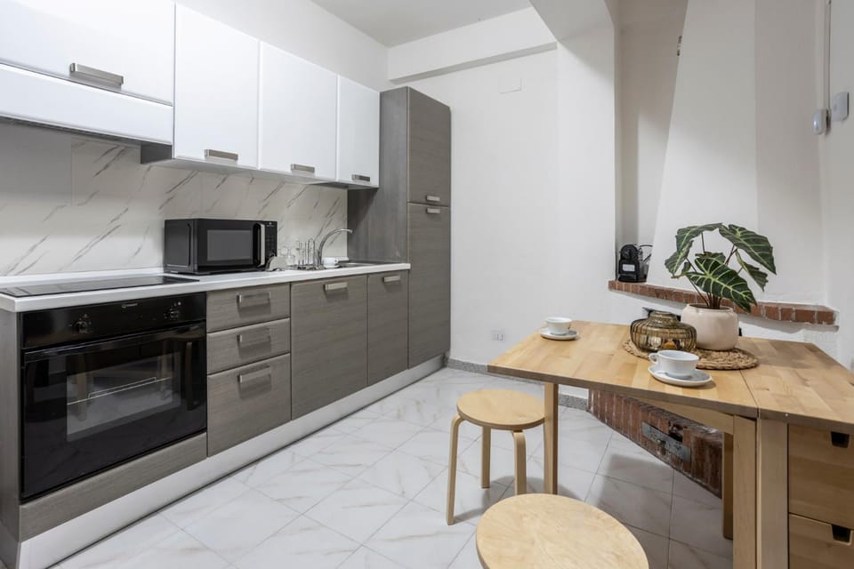 Kitchen or kitchenette, Dining area, dishwasher, oven, stove